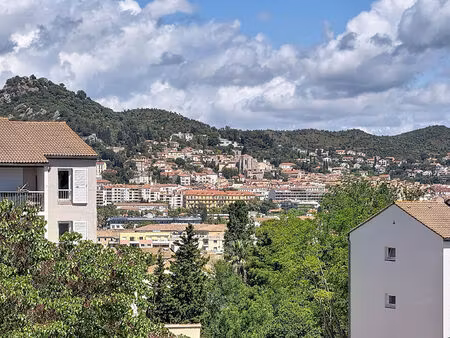 appartement hyeres 2 pièces 42.25 m2 - balcon - stationnement