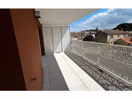 location appartement  m² t-2 à istres  830 €