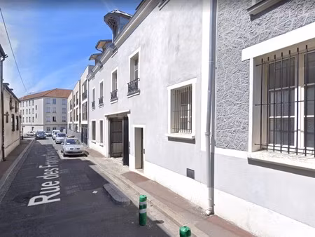 t2 à la courneuve