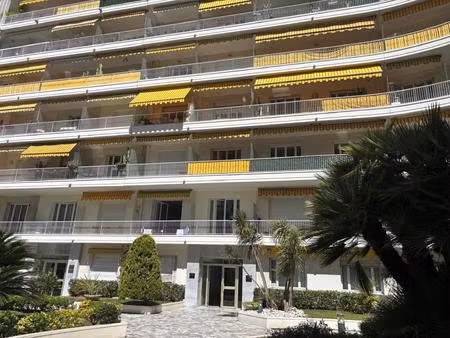 a louer longue duree - beau 3 pièces traversant meublé de 82 m² – terrasse et balcon – rés