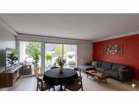 appartement t3 lumineux avec grand balcon et garage