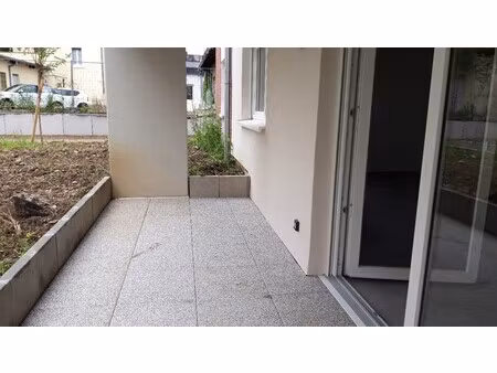 t2 avec balcon à st louis