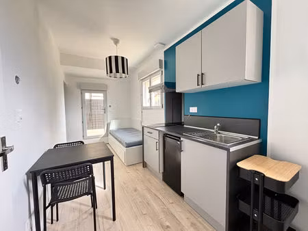 studio meublé avec terrasse !