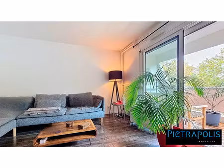 doua / tete d'or - appartement t3 traversant de 80 m² avec terr