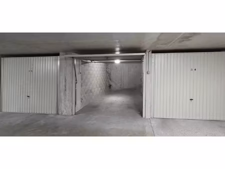 garage fermé dans une résidence de standing sécurisée