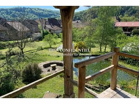ensemble immobilier avec cour  jardin et dépendances