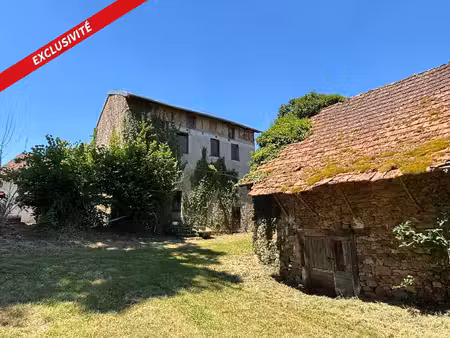 fermette à restaurer sur 26878 m² de terrain avec cours d'eau