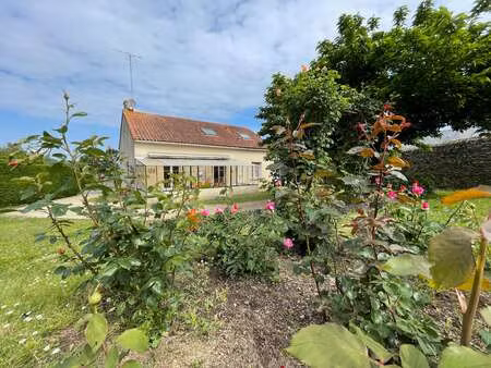 vente maison au mesnil-en-vallée (49410) : à vendre / 101m² le mesnil-en-vallée