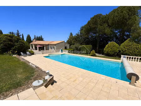 maison de plain-pied 3 chambres avec piscine  garage  abri voitures sur parcelle construct