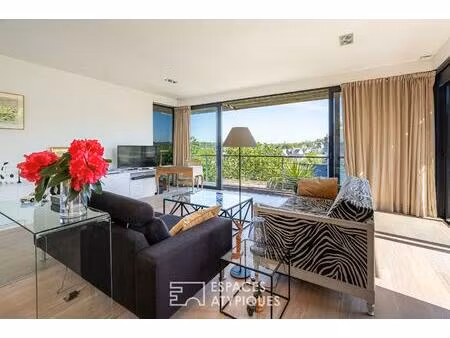 contemporaine de plain-pied à la vue dégagée
