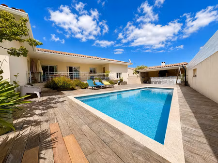 vente villa de plain-pied -140 m2 - 5 pièces - piscine - cle