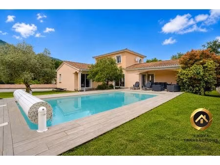 villa d’exception avec vue et piscine – secteur recherché proche de foix