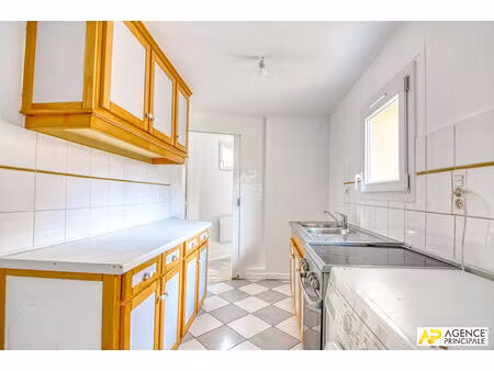 versailles saint-louis appartement 3 pièces 46 m² situé au 3ème et dernier étage