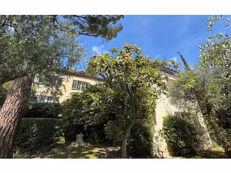 maison grasse 248.84 m² t-7 à vendre  560 000 €