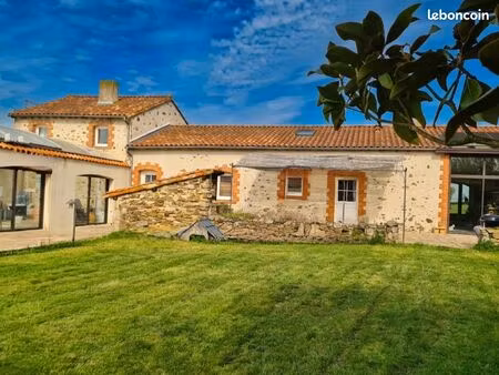 maison familiale avec piscine dans quartier calme et recherché