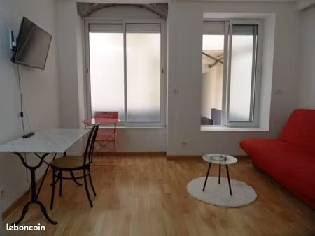 studio - 15 boulevard trudaine - disponible de suite