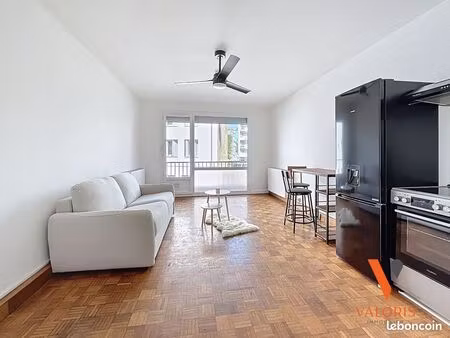 studio 1 pièce 30 m²
