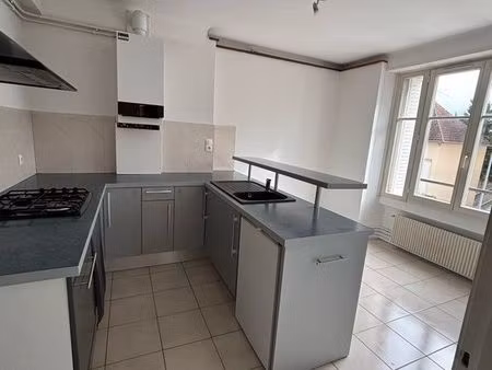 beau f1 avec cuisine à vivre 43 94 m2