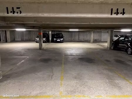 parking à louer gare de boissy-saint-léger - place de la peupleraie - gardé 24h/24