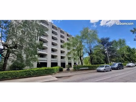 parking/box 21 m² voiron