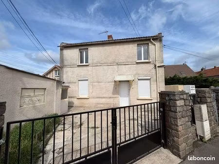 maison deux chambres et cour