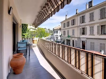 grande terrasse d'angle sud et est - 400 mètres rue d'antibes - montfleury  cannes