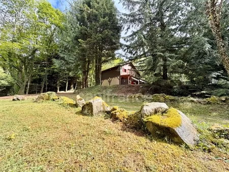 chalet de 85 m2  terrain arboré de 3 395 m2  3 chambres  bureau  garage  terrasse  cave  c