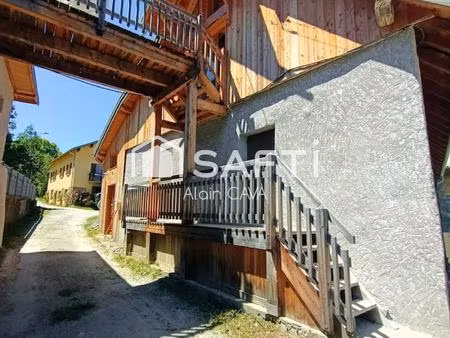 ancienne ferme entièrement rénové de 160m² avec garage  dépendances  sur 2340m² de terrain