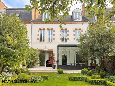 orleans médiatheque  maison bourgeoise à vendre  jardin et garage proche