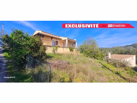 villa de 93m² avec garage et vue sur 652m² de terrain