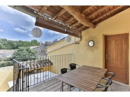maison de caractère  rénovée  avec cour et terrasse – village prisé du gard