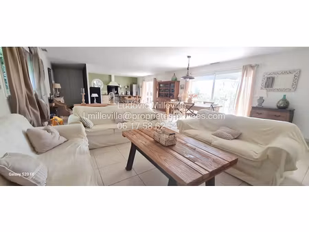 spacieuse villa 154m² avec grand garage et piscine sur 760m² de terrain