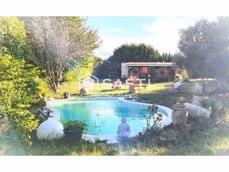 terrain totalement plat de 1 499m² avec piscine et mobil home