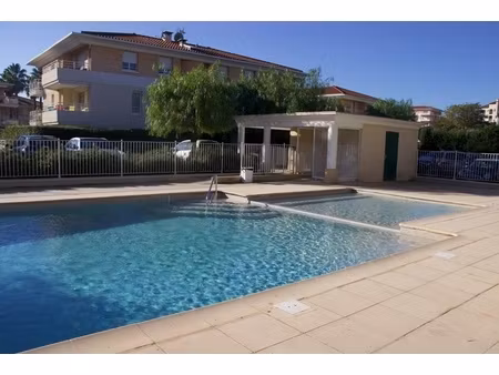 antibes val claret– superbe 2 pièces plein sud avec terrasse dans résidence avec piscine