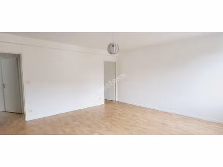 nantes chantenay : a louer  appartement t3 de 2 chambres  cuisine équipée  garage. proche 