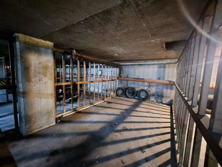 notre dame les pres  box de 12m² en bon etat