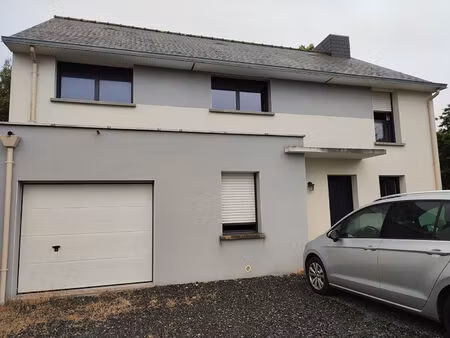 maison récente 5 pièces à louer à baulon - garage - jardin