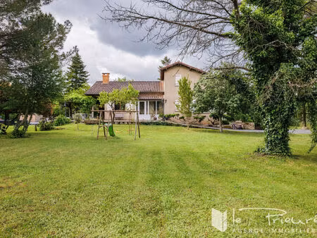 maison familiale avec piscine et grand terrain arboré sur l'axe réalmont-graulhet