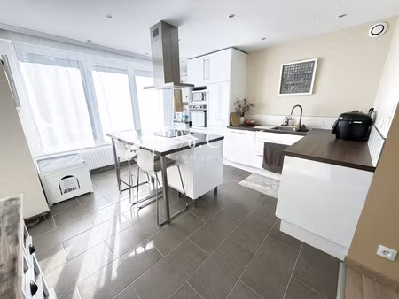 jolie maison situee au calme 3ch+buraeu 105 m² avec jardin