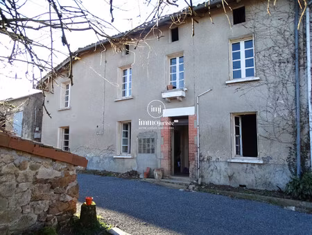 ensemble immobilier en pierre avec granges et terrain attenant