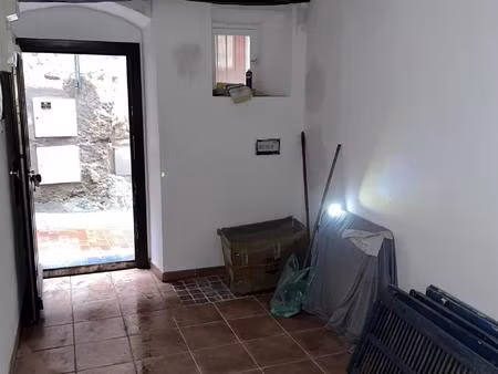 à vendre : cave de 15m2 avec un toit entièrement refait  située dans la vieille ville de..