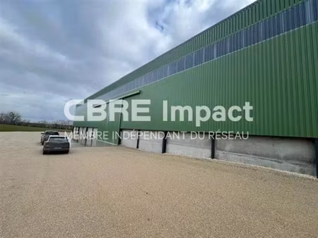 location local d'activités épense 2 500 m²
