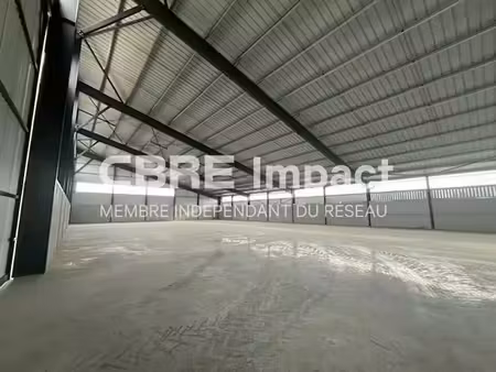 location local d'activités épense 4 600 m²