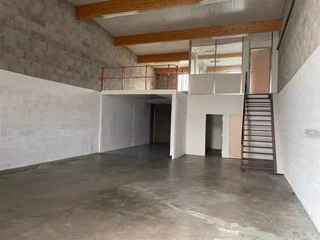 location local d'activités st laurent de mure 369 m²