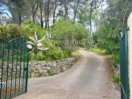 exclusif terrain biot chèvre d'or