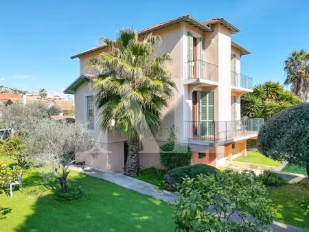 à pied des plages et commerces – charmante villa niçoise au calme