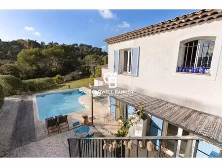 villa avec piscine proche du village de biot