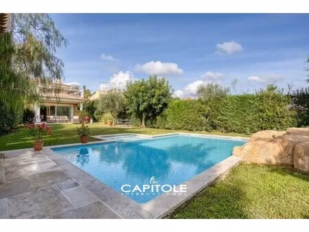 antibes - villa contemporaine récente avec un studio indépendant  terrain de 1 575 m² avec