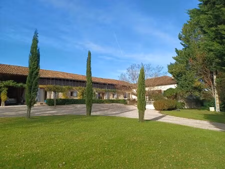 superbe propriété située sur plus de 8 hectares