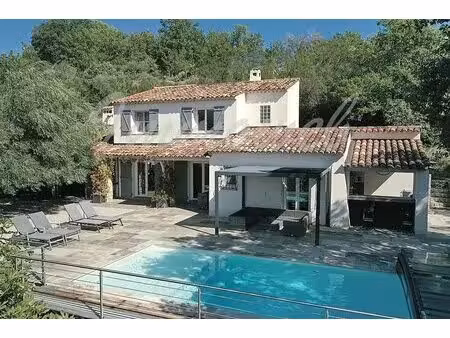tourrettes - villa de 185 m² avec 5 chambres et piscine